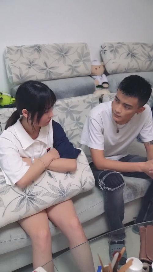 国产区情侣,浪漫瞬间，温馨时光